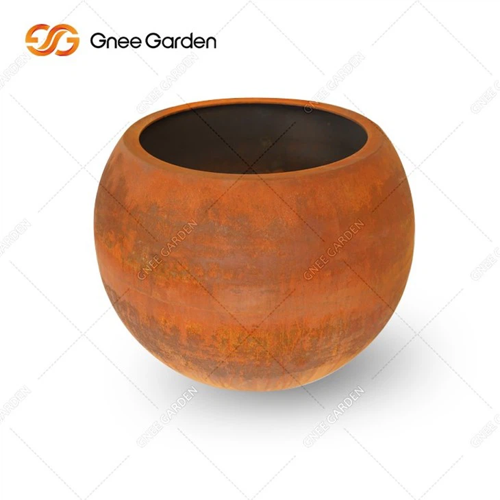 Creative Metal Planter Perfect For Both Indoor And Outdoor Use