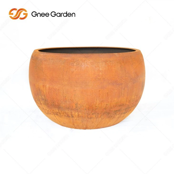 Creative Metal Planter Perfect For Both Indoor And Outdoor Use