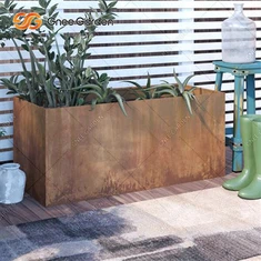 Detall de caixa de jardinera metàl·lica d'acer Corten fet a mida amb el millor test professional