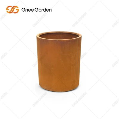 Jardineres d'acer Corten a l'aire lliure / test de jardineria agrícola