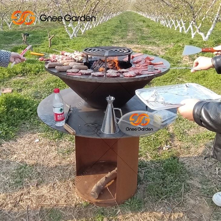 Barbacoa de barbacoa d'acer corten de llenya